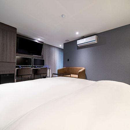 Urban Brown Hotel Chungju City Hall מראה חיצוני תמונה