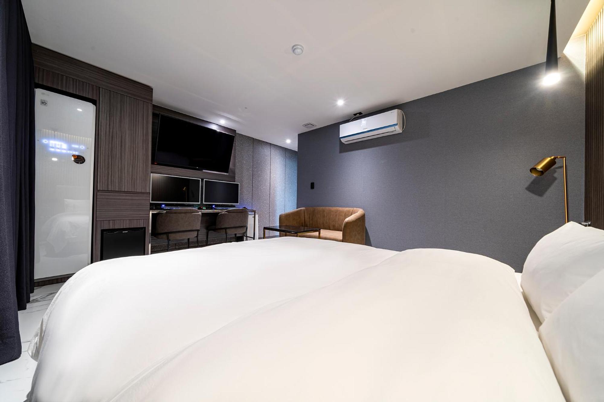 Urban Brown Hotel Chungju City Hall מראה חיצוני תמונה