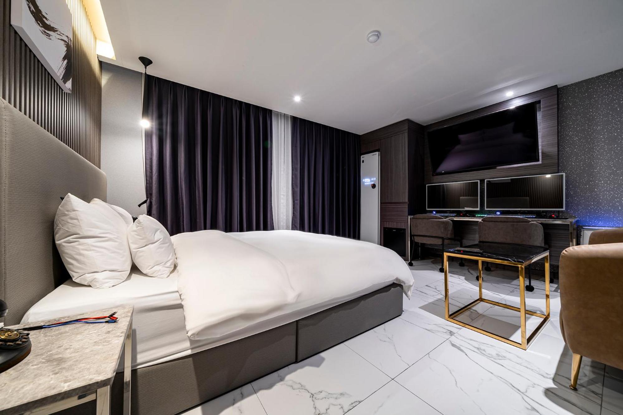 Urban Brown Hotel Chungju City Hall מראה חיצוני תמונה