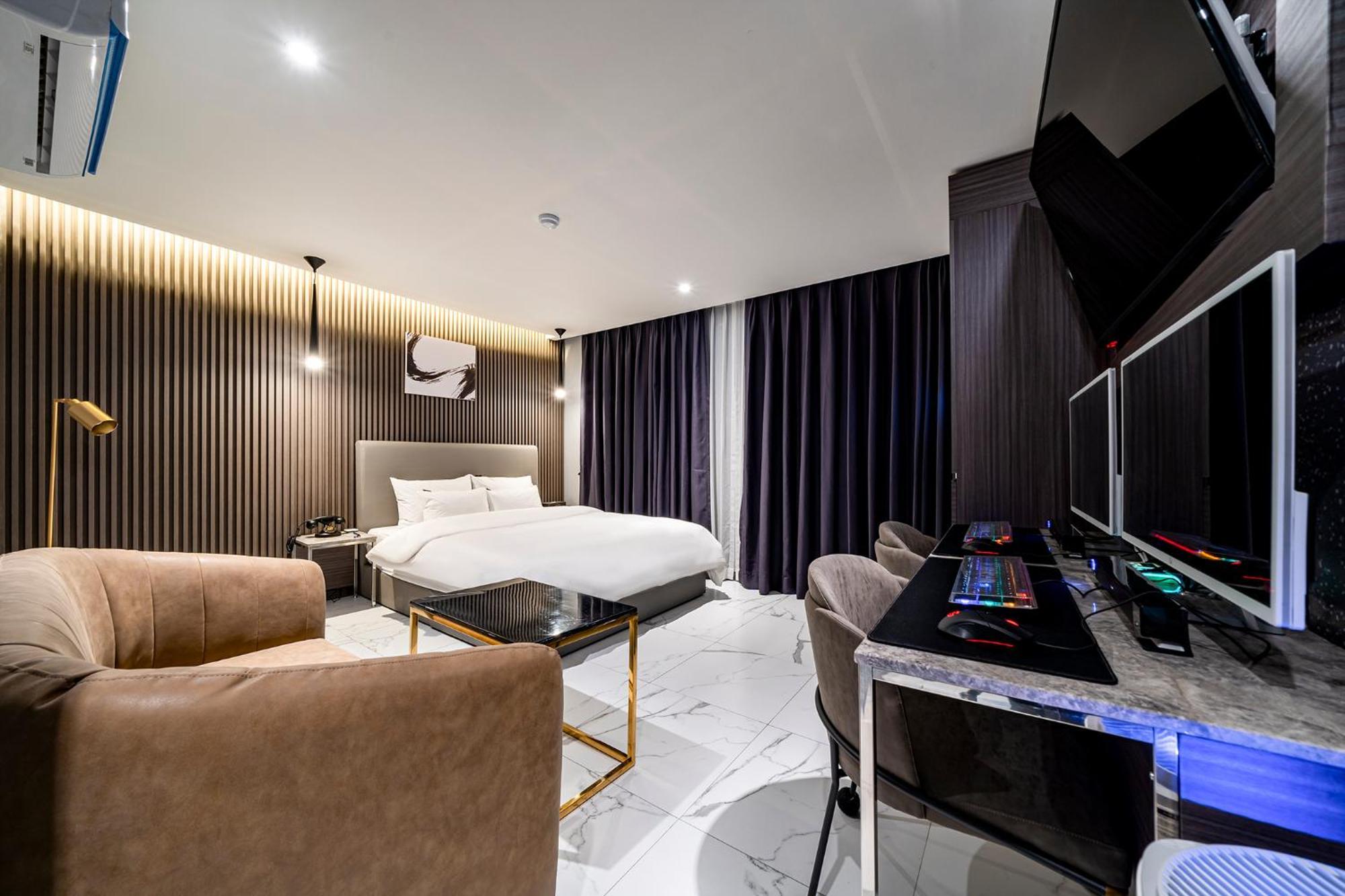 Urban Brown Hotel Chungju City Hall מראה חיצוני תמונה