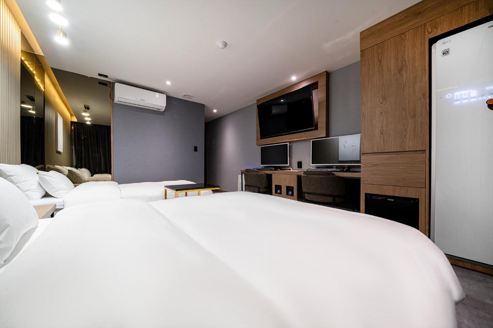 Urban Brown Hotel Chungju City Hall מראה חיצוני תמונה