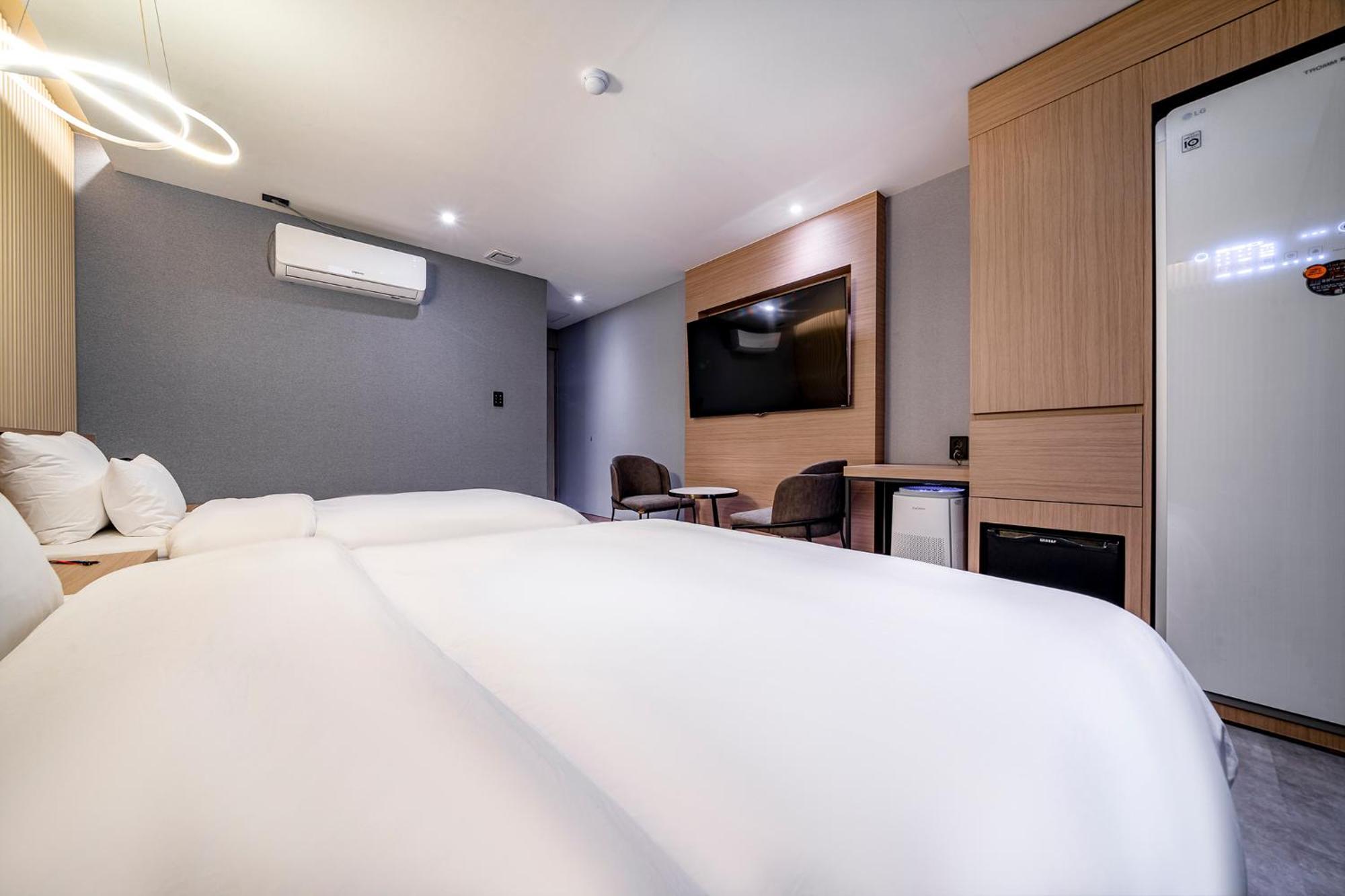 Urban Brown Hotel Chungju City Hall מראה חיצוני תמונה