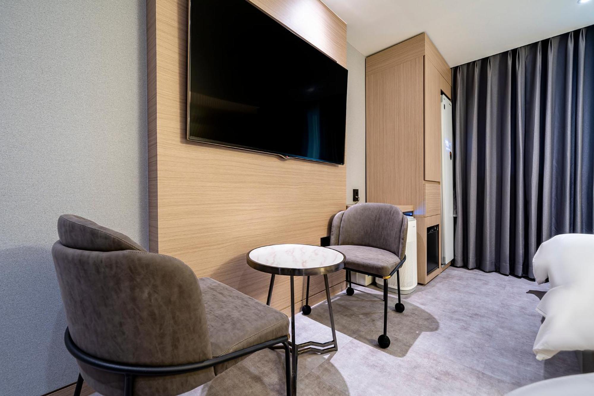 Urban Brown Hotel Chungju City Hall מראה חיצוני תמונה