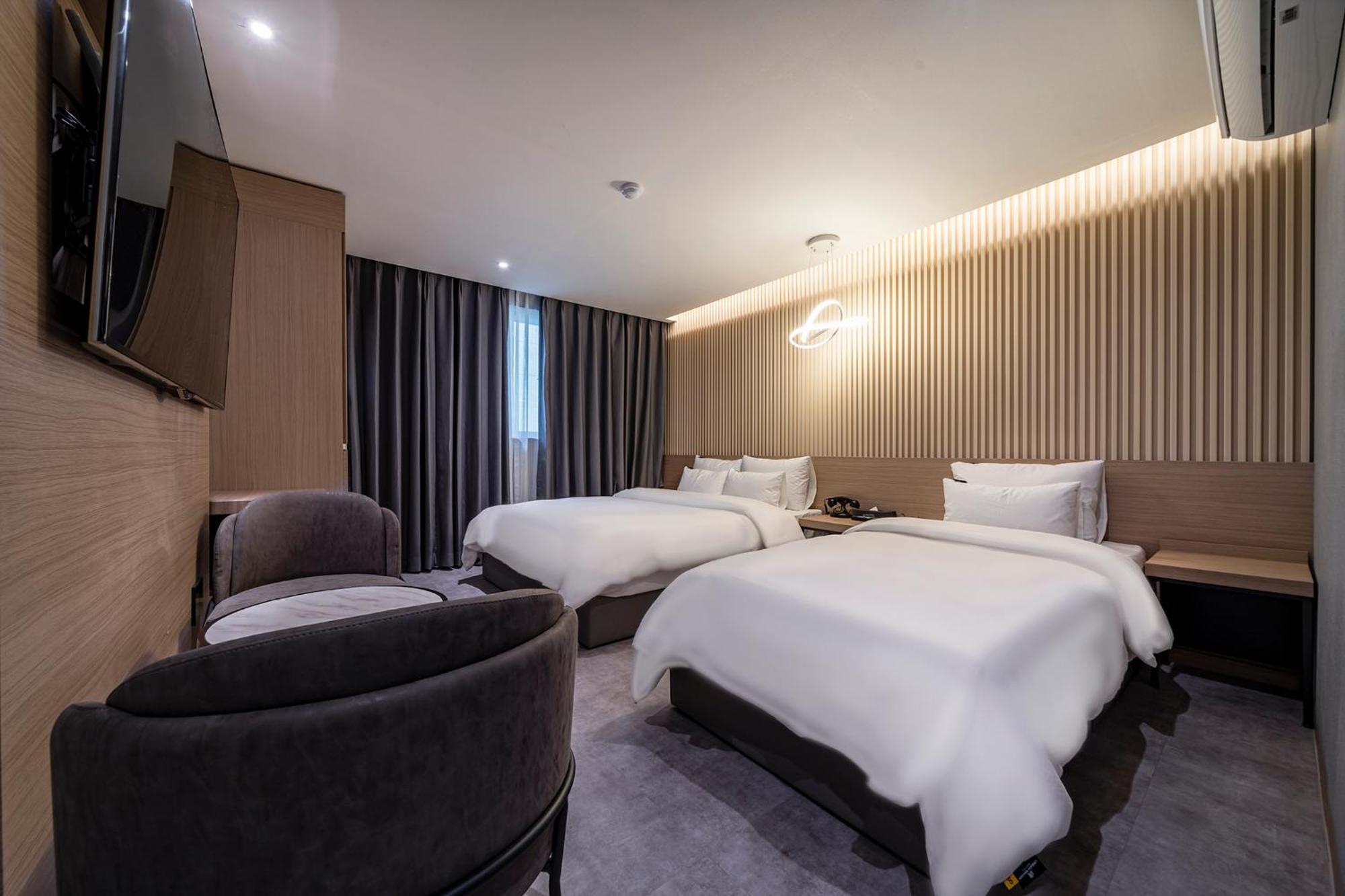 Urban Brown Hotel Chungju City Hall מראה חיצוני תמונה