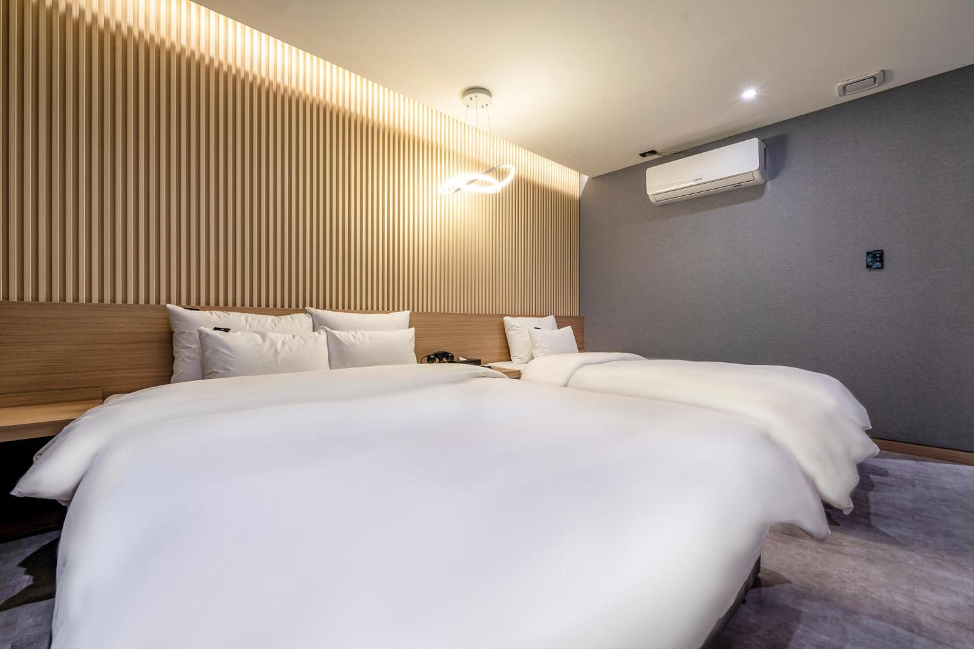 Urban Brown Hotel Chungju City Hall מראה חיצוני תמונה