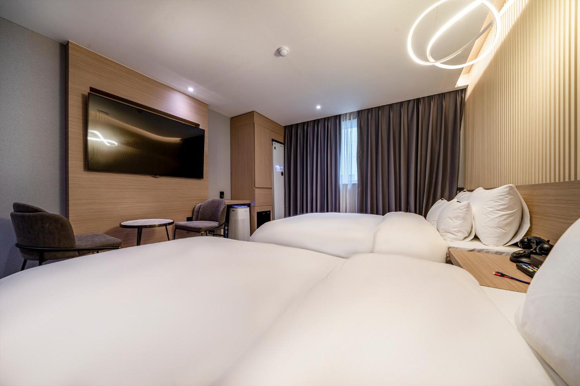 Urban Brown Hotel Chungju City Hall מראה חיצוני תמונה