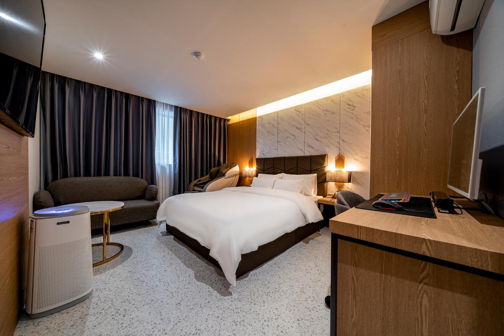 Urban Brown Hotel Chungju City Hall מראה חיצוני תמונה
