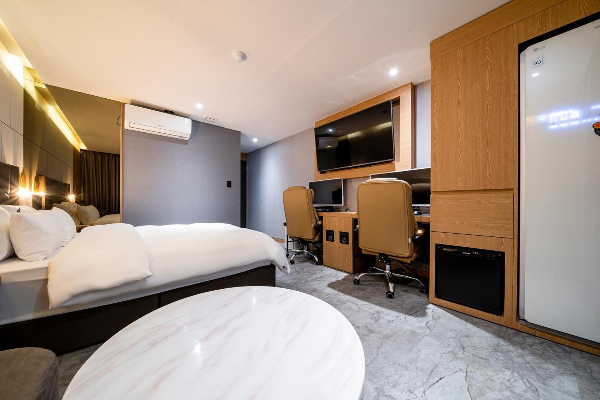 Urban Brown Hotel Chungju City Hall מראה חיצוני תמונה