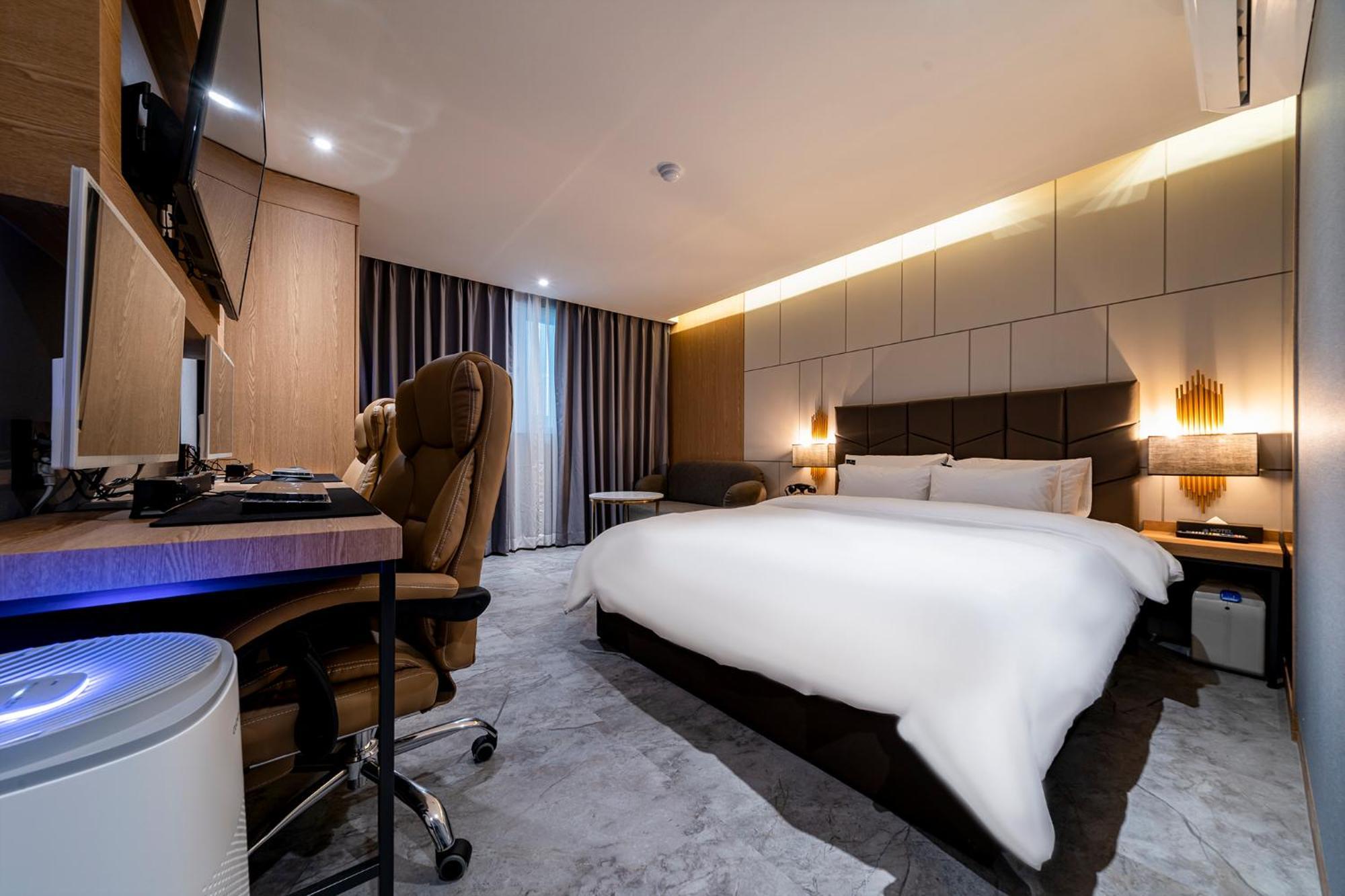 Urban Brown Hotel Chungju City Hall מראה חיצוני תמונה