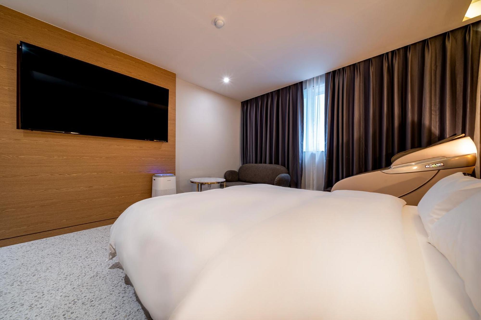 Urban Brown Hotel Chungju City Hall מראה חיצוני תמונה