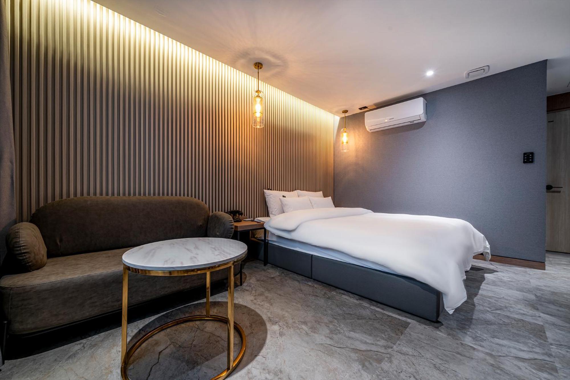 Urban Brown Hotel Chungju City Hall מראה חיצוני תמונה