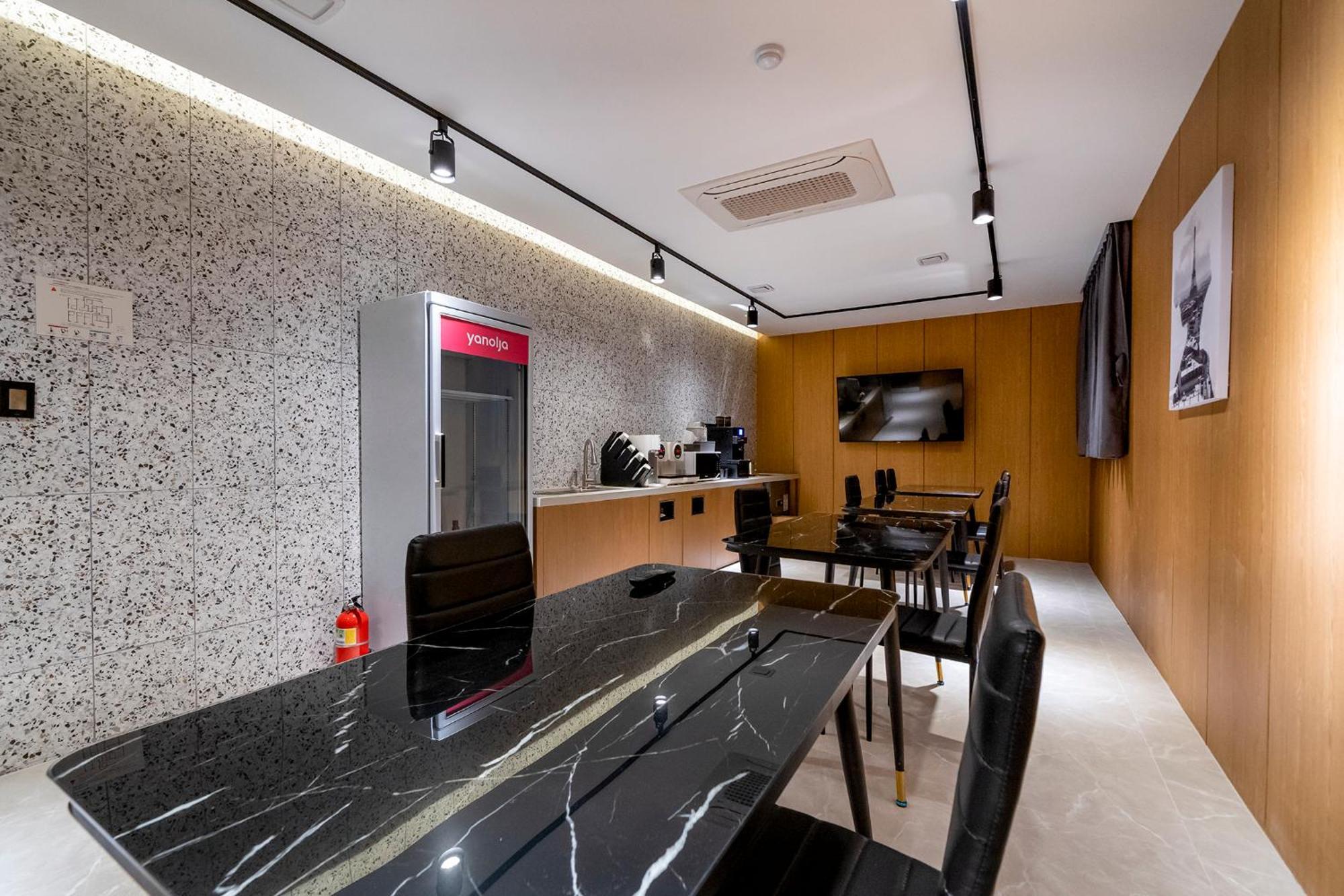 Urban Brown Hotel Chungju City Hall מראה חיצוני תמונה