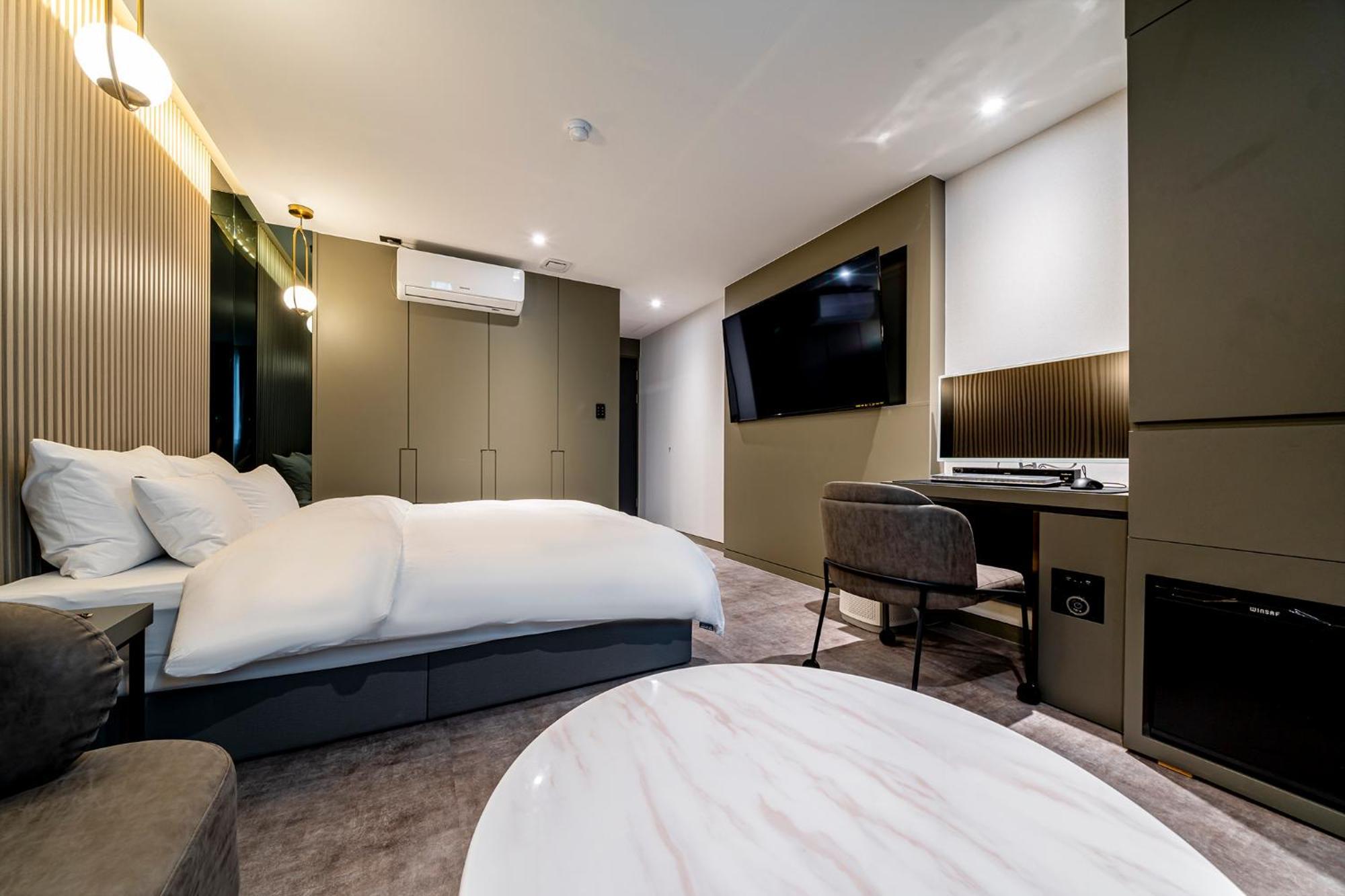 Urban Brown Hotel Chungju City Hall מראה חיצוני תמונה