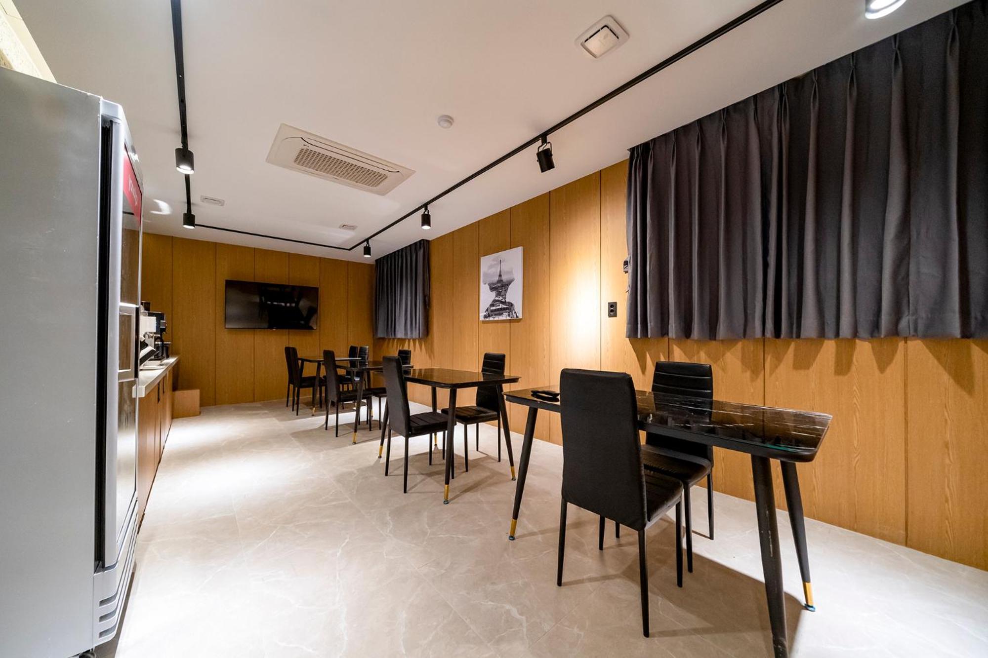Urban Brown Hotel Chungju City Hall מראה חיצוני תמונה